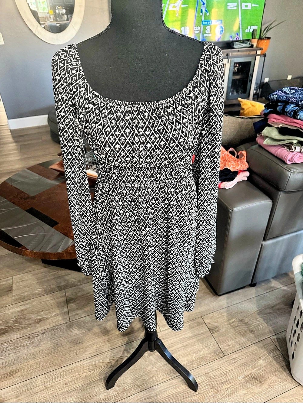 Women's Black & White Geometric Mini Dress